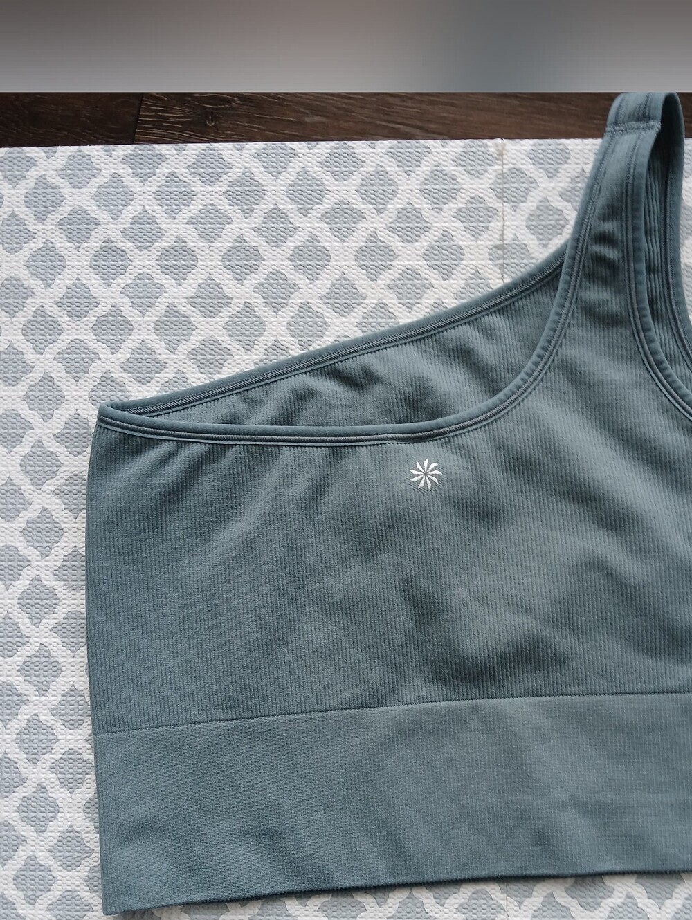 Athleta Aurora Seamless One-Shoulder Crop Top Size Small Athleisure Comfort Yoga - Picture 2 of 3